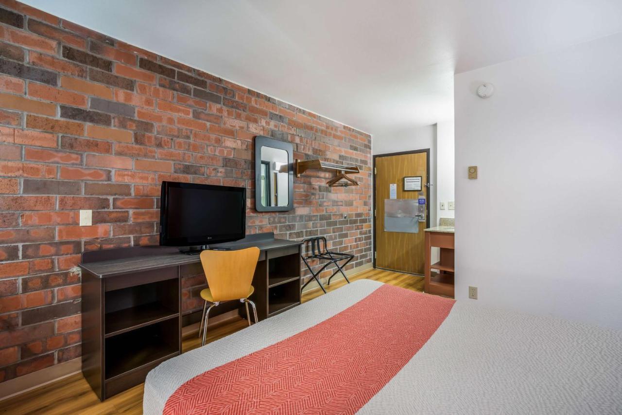Motel 6-Madison, Wi - East Екстериор снимка