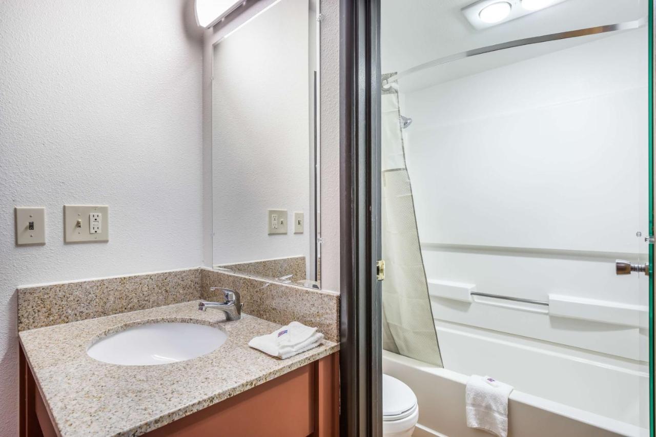 Motel 6-Madison, Wi - East Екстериор снимка